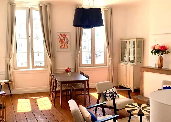 Exceptionnel Vieux Port 65M2 4-6 Pers, Wifi, Patio